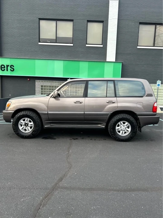 1998 Lexus LX 2nd Gen - Image 11 of 15