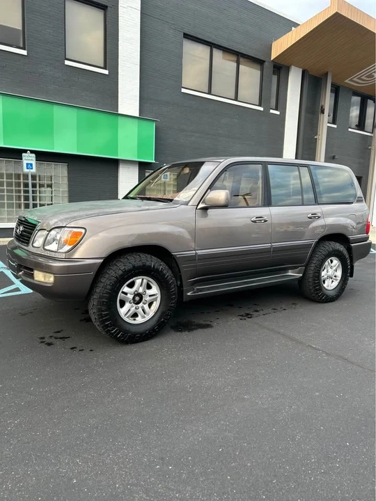 1998 Lexus LX 2nd Gen - Image 13 of 15