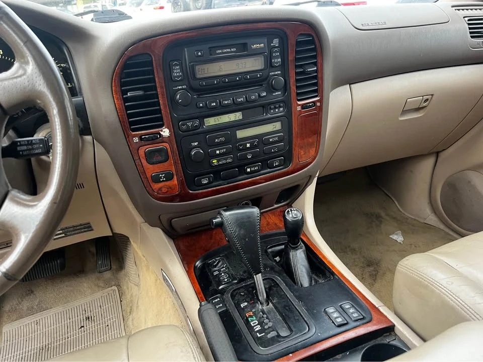 1998 Lexus LX 2nd Gen - Image 11 of 12