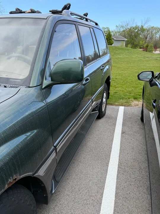1998 Lexus LX 2nd Gen - Image 11 of 11
