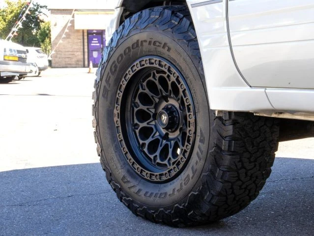 1998 Lexus LX 2nd Gen - Image 9 of 17