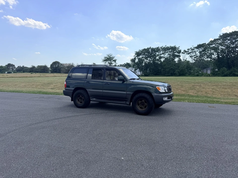 1998 Lexus LX 2nd Gen - Image 26 of 31
