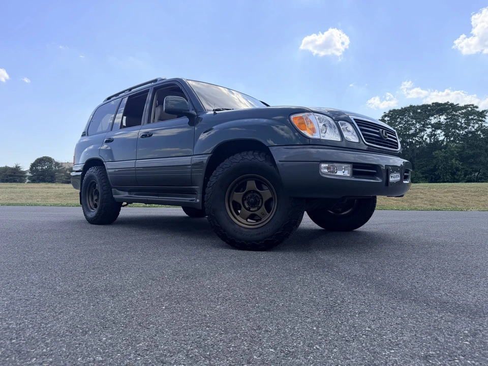 1998 Lexus LX 2nd Gen - Image 23 of 31