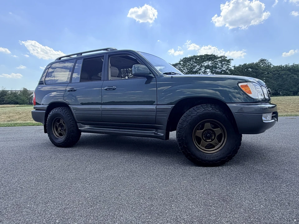 1998 Lexus LX 2nd Gen - Image 28 of 31