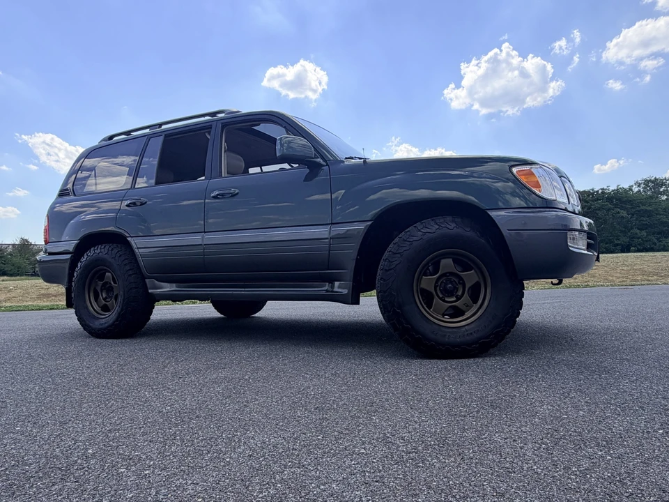 1998 Lexus LX 2nd Gen - Image 29 of 31