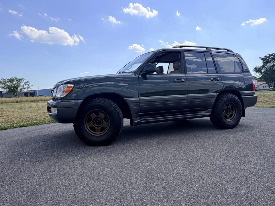 1998 Lexus LX 2nd Gen - Image 3 of 31