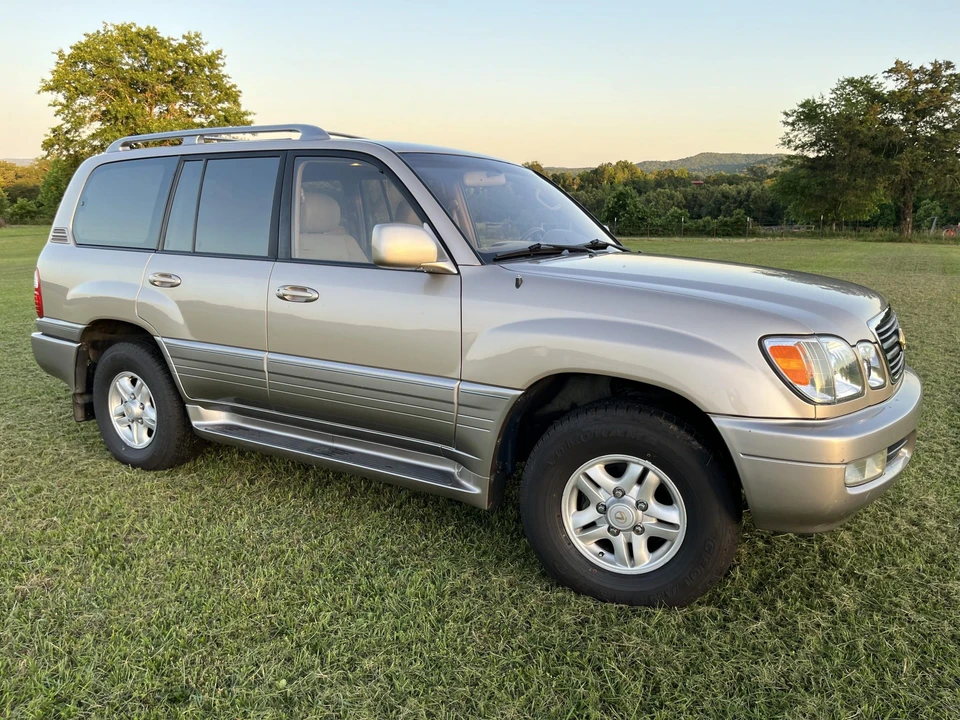 1998 Lexus LX 2nd Gen - Image 18 of 31