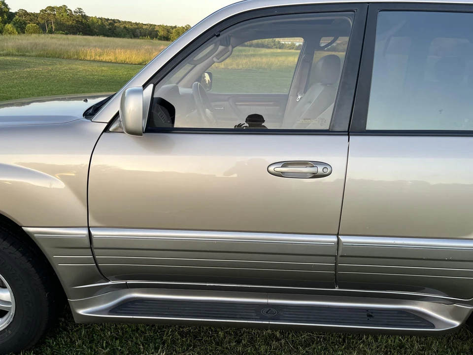 1998 Lexus LX 2nd Gen - Image 28 of 31