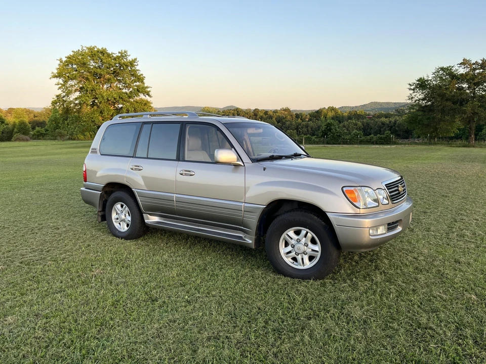 1998 Lexus LX 2nd Gen - Image 17 of 31