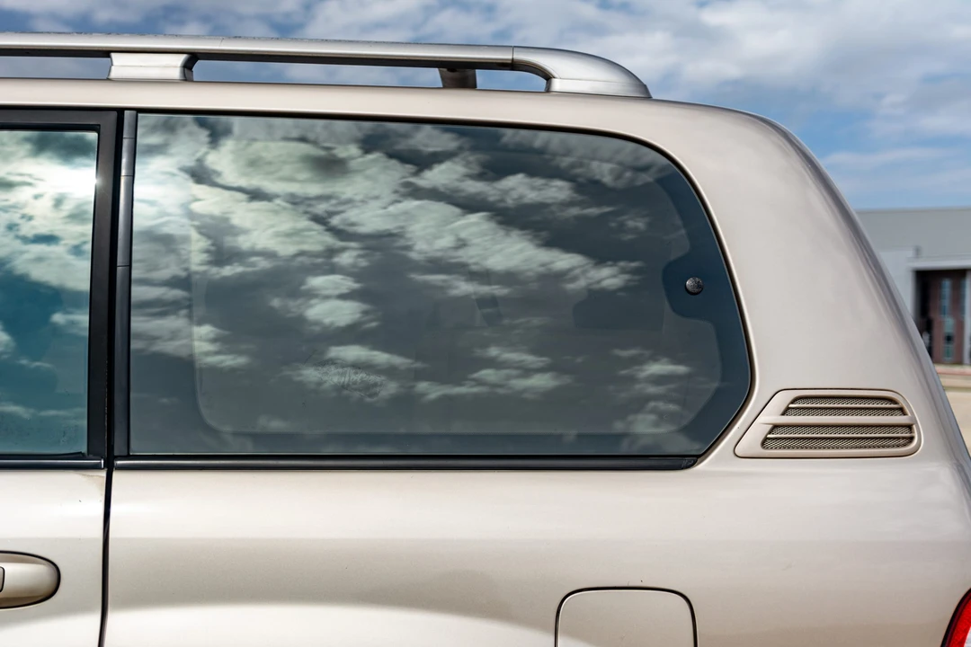 1998 Lexus LX 2nd Gen - Image 13 of 31