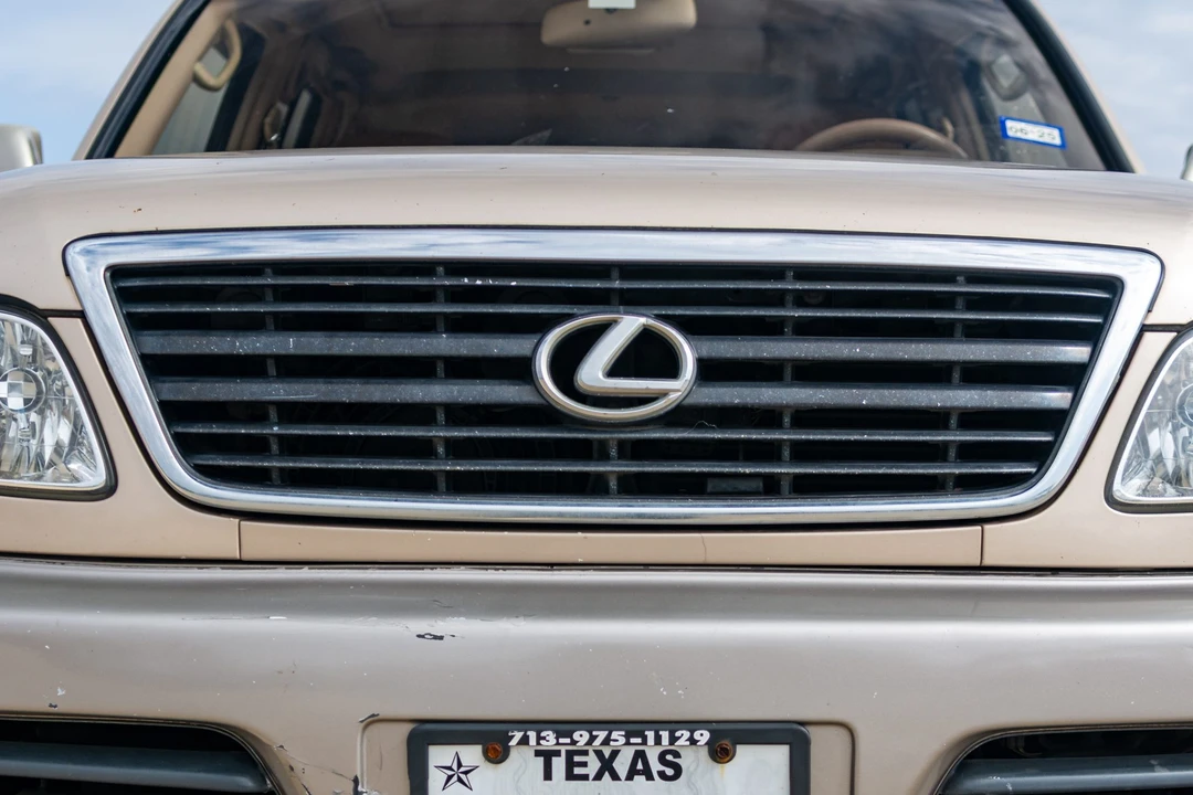 1998 Lexus LX 2nd Gen - Image 9 of 31
