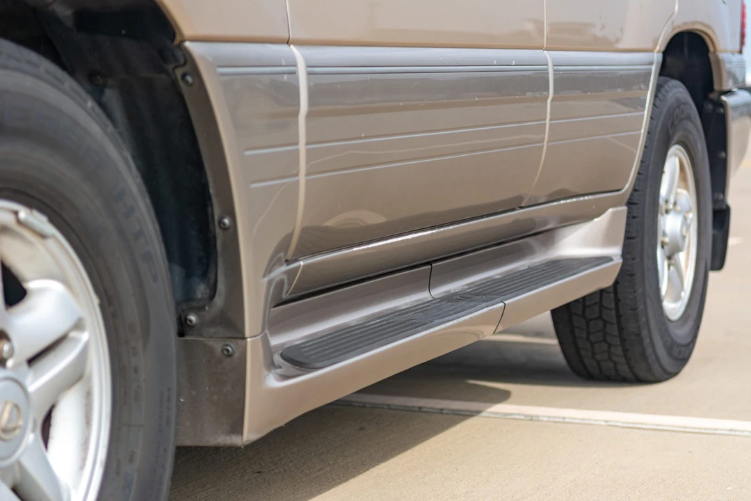 1998 Lexus LX 2nd Gen - Image 25 of 31