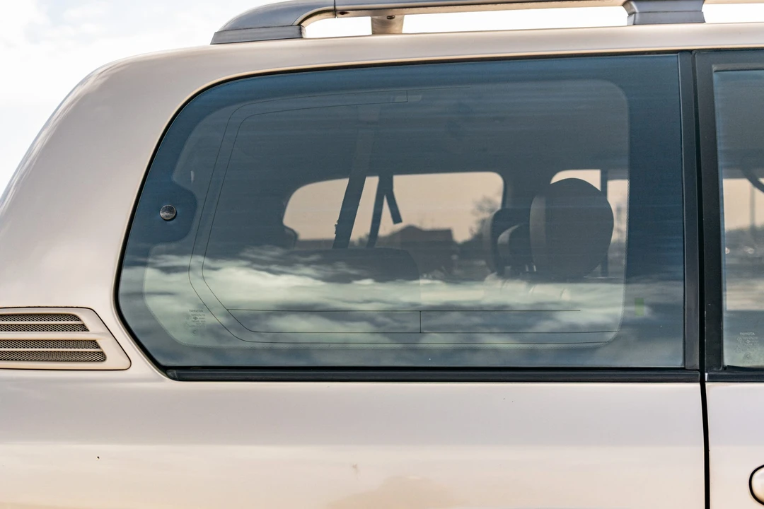 1998 Lexus LX 2nd Gen - Image 17 of 31