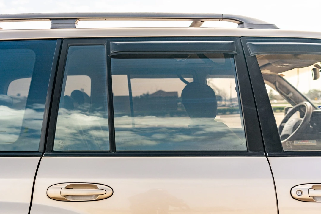 1998 Lexus LX 2nd Gen - Image 18 of 31