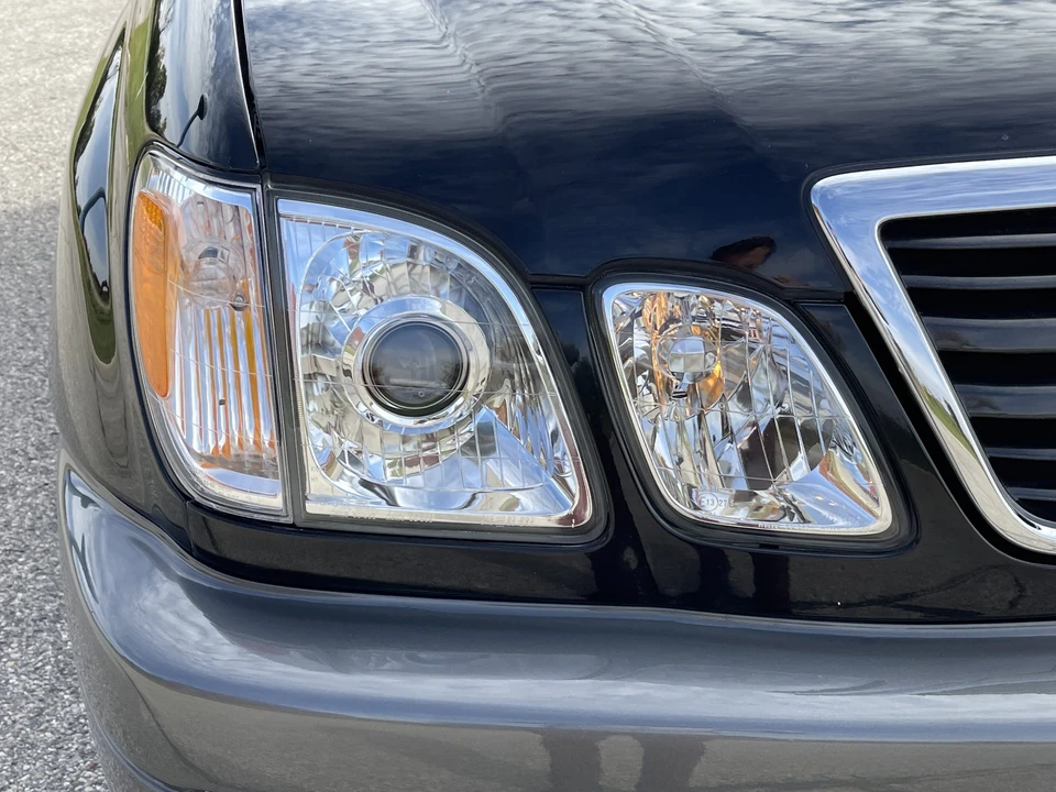 1998 Lexus LX 2nd Gen - Image 18 of 31