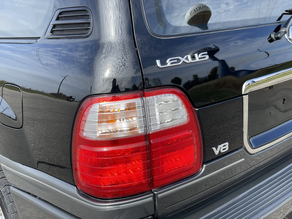 1998 Lexus LX 2nd Gen - Image 25 of 31