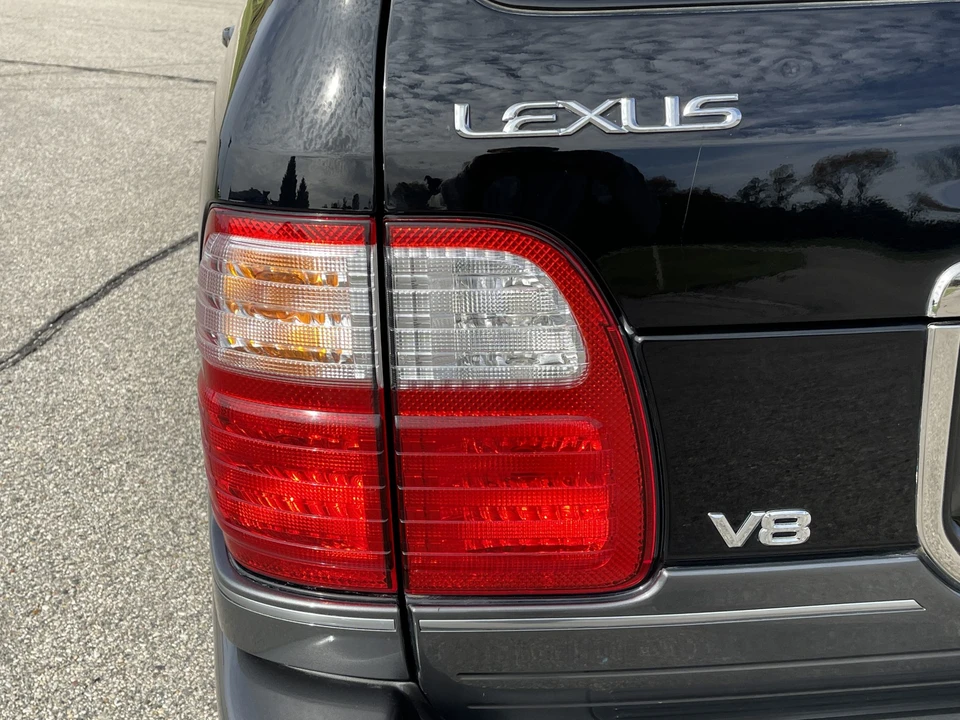 1998 Lexus LX 2nd Gen - Image 24 of 31