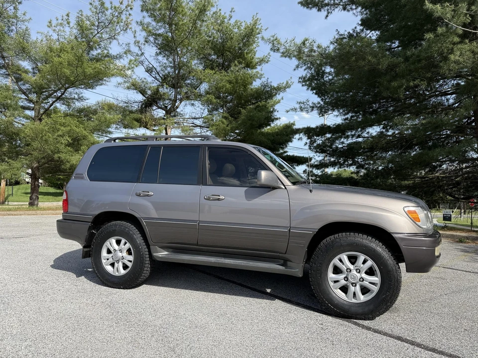 1998 Lexus LX 2nd Gen - Image 8 of 31