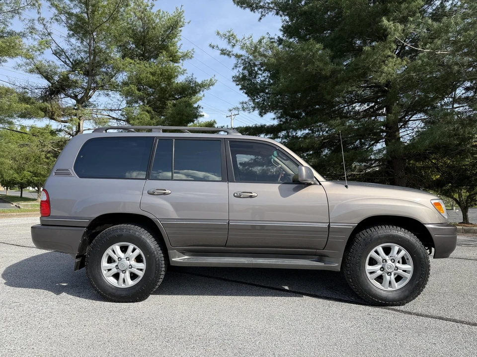 1998 Lexus LX 2nd Gen - Image 11 of 31