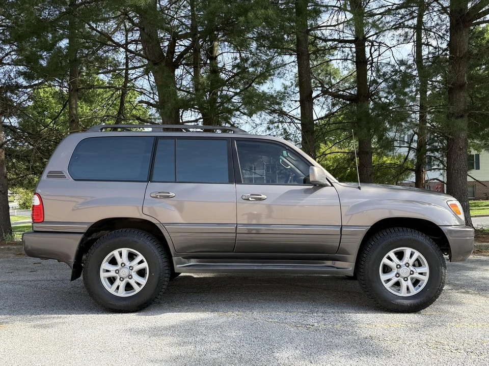 1998 Lexus LX 2nd Gen - Image 12 of 31