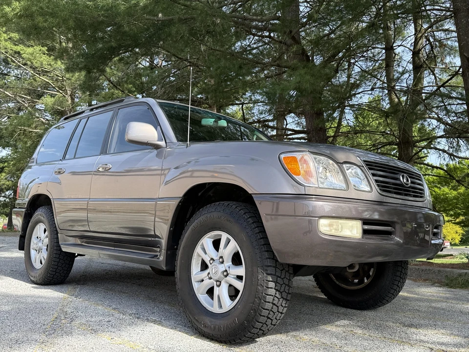 1998 Lexus LX 2nd Gen - Image 4 of 31