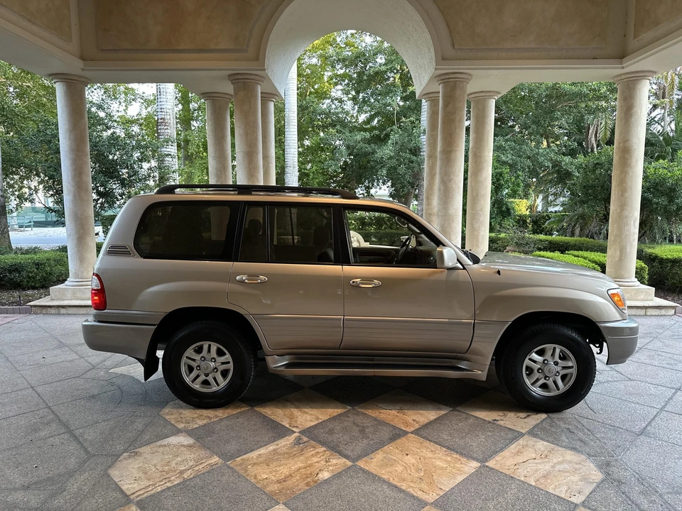 1998 Lexus LX 2nd Gen - Image 11 of 31