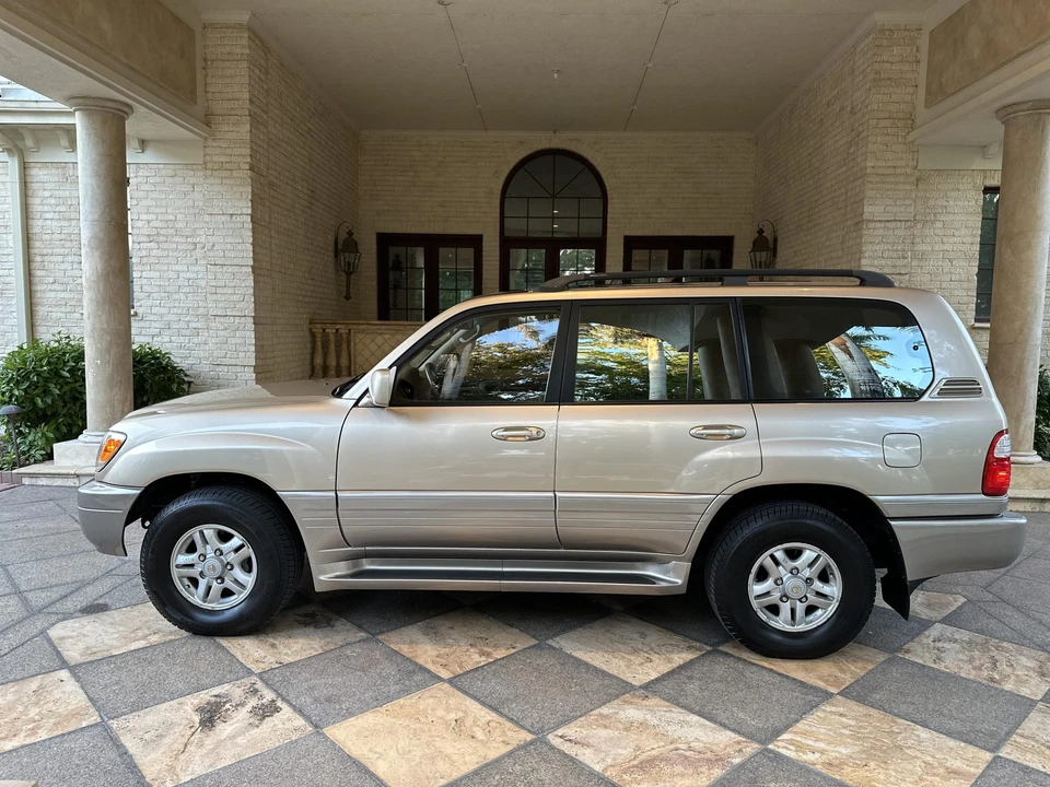 1998 Lexus LX 2nd Gen - Image 26 of 31