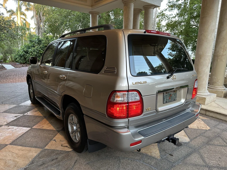 1998 Lexus LX 2nd Gen - Image 23 of 31