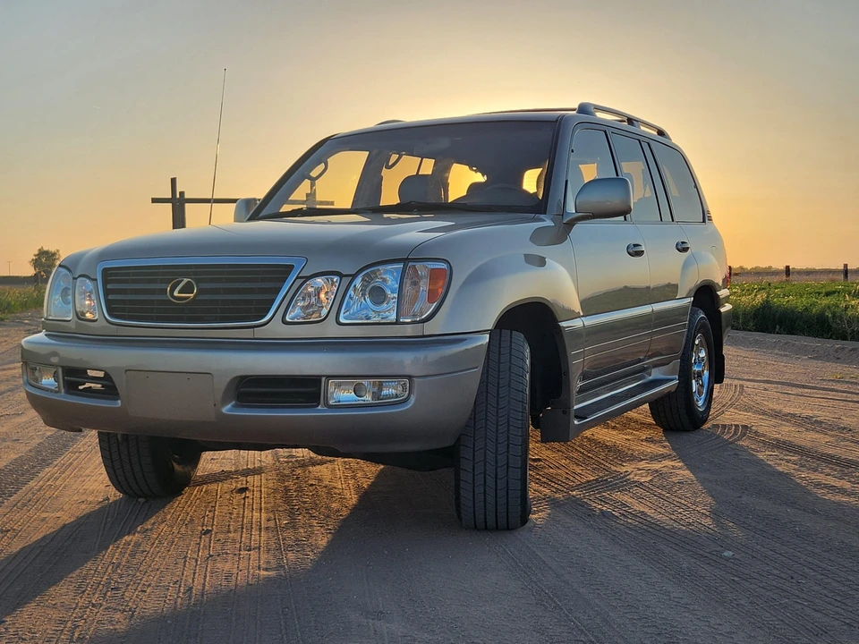 1998 Lexus LX 2nd Gen - Image 23 of 31