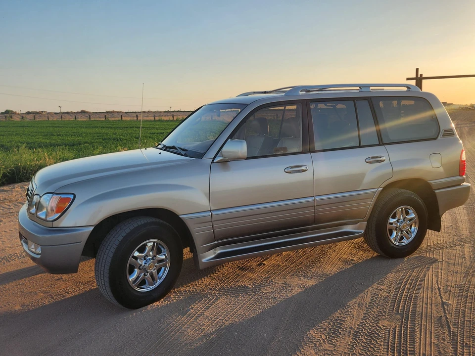 1998 Lexus LX 2nd Gen - Image 18 of 31