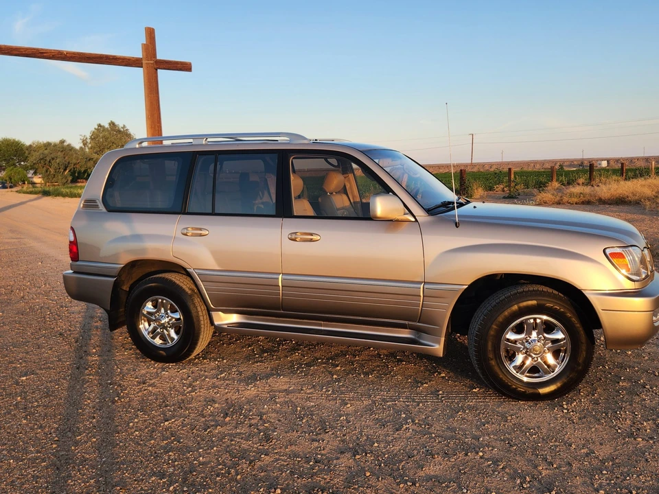 1998 Lexus LX 2nd Gen - Image 8 of 31