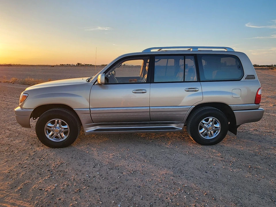 1998 Lexus LX 2nd Gen - Image 17 of 31