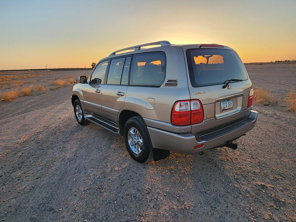 1998 Lexus LX 2nd Gen - Image 16 of 31