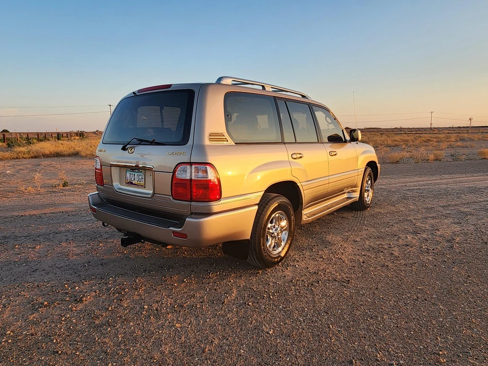 1998 Lexus LX 2nd Gen - Image 11 of 31