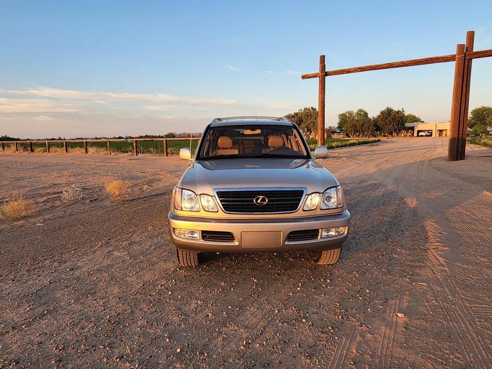 1998 Lexus LX 2nd Gen - Image 25 of 31