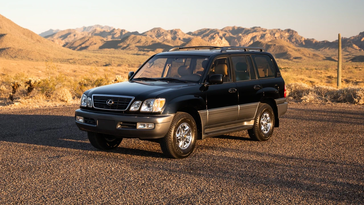 1998 Lexus LX 2nd Gen - Image 16 of 31