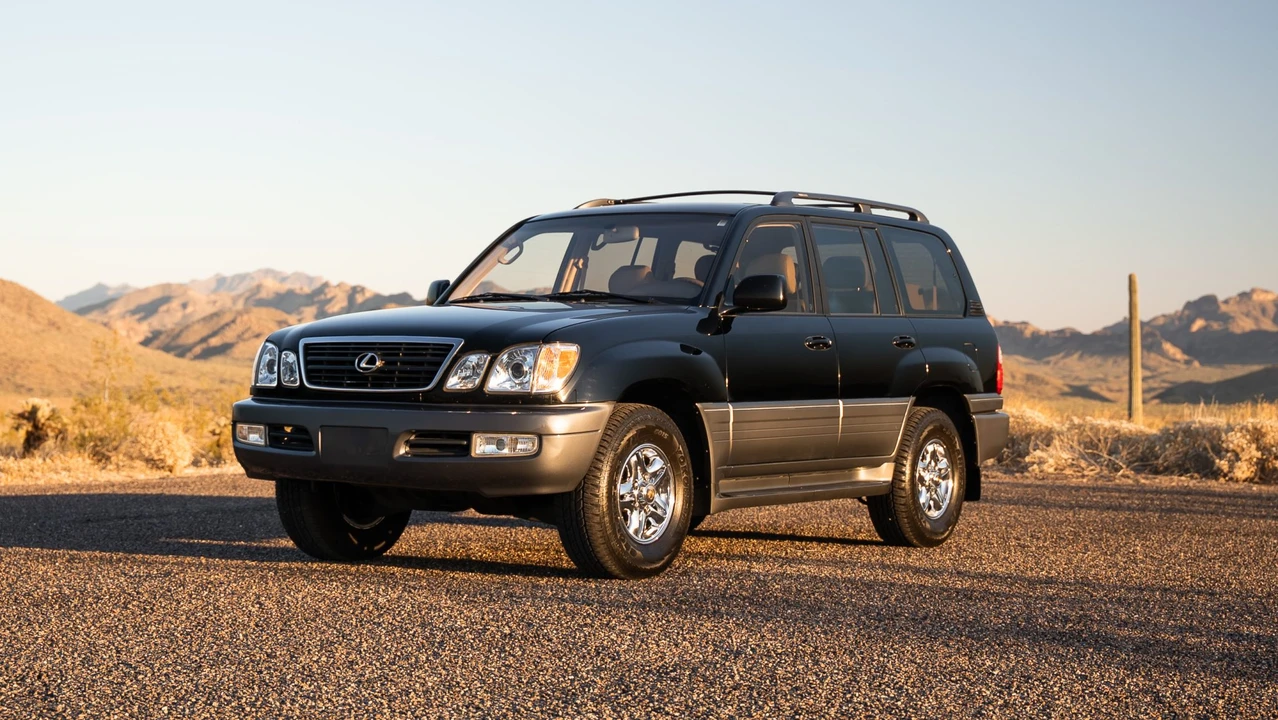 1998 Lexus LX 2nd Gen - Image 17 of 31