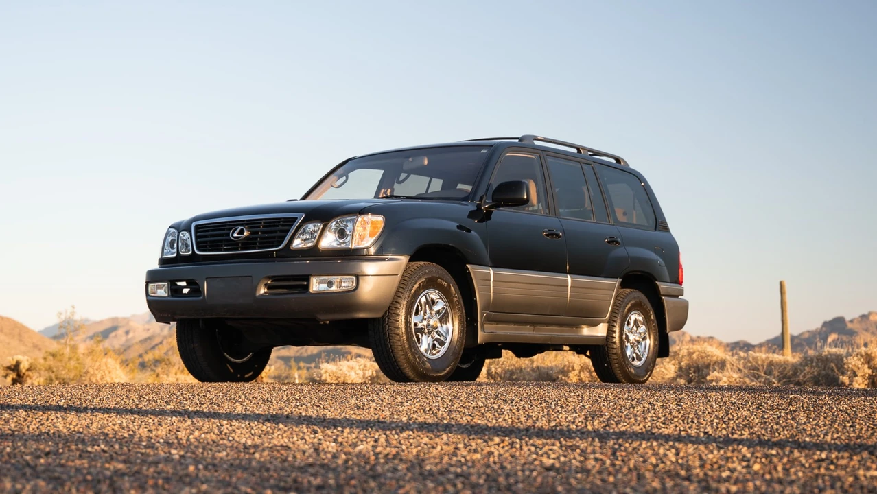 1998 Lexus LX 2nd Gen - Image 19 of 31