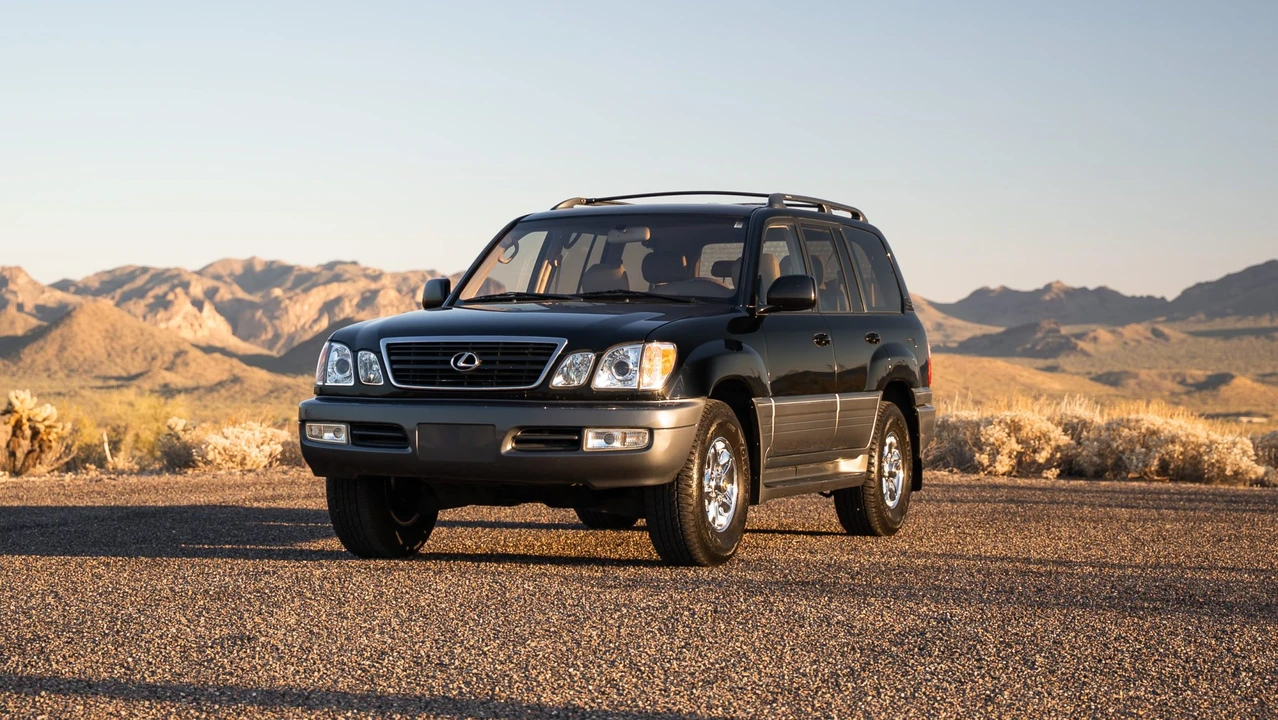1998 Lexus LX 2nd Gen - Image 11 of 31