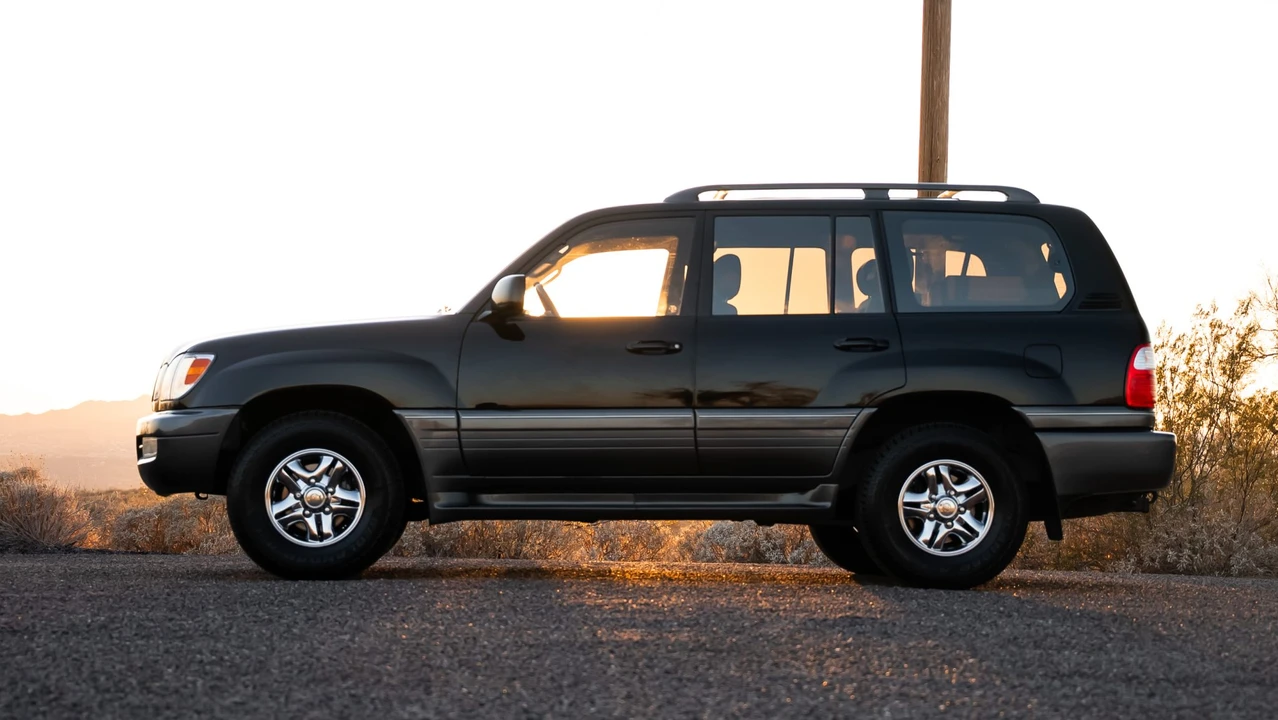 1998 Lexus LX 2nd Gen - Image 21 of 31