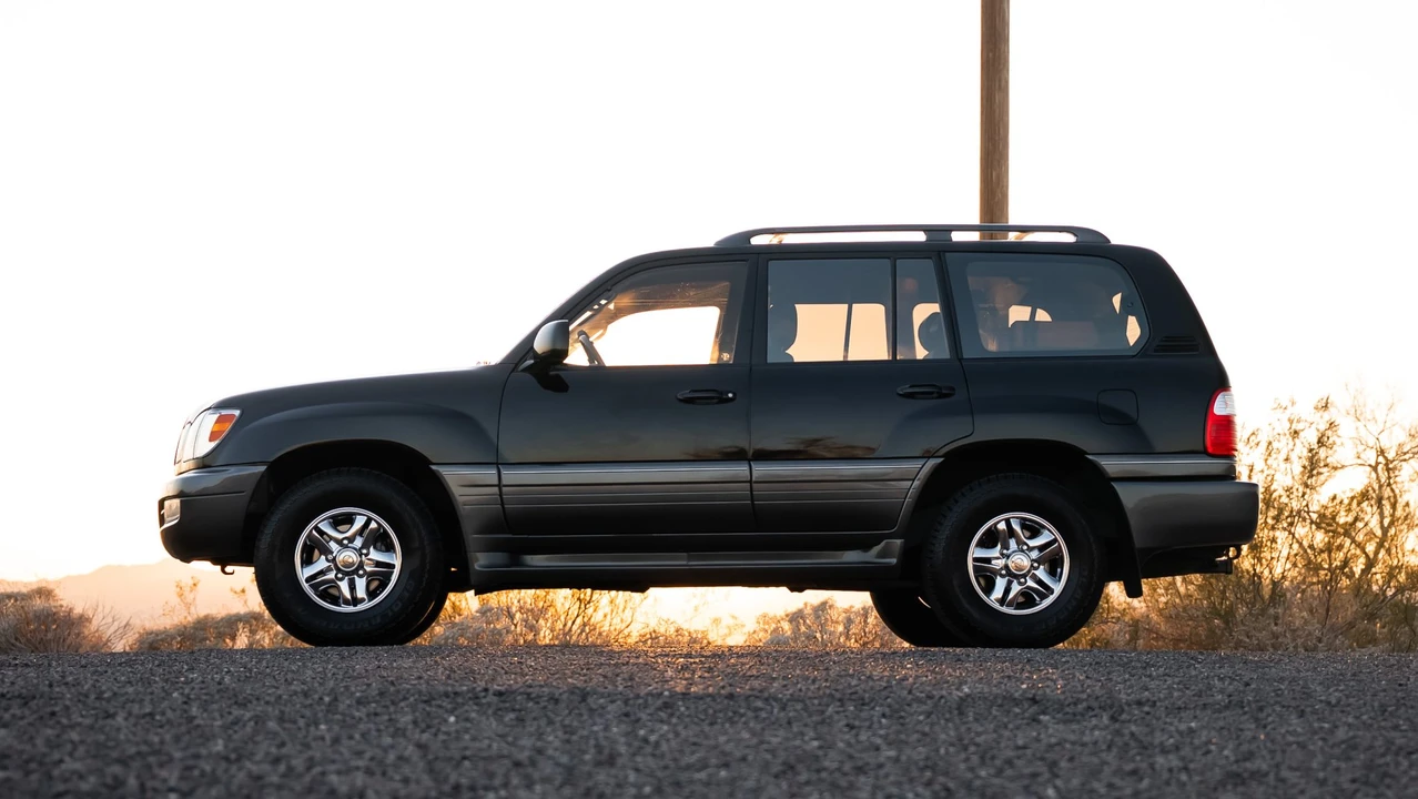 1998 Lexus LX 2nd Gen - Image 22 of 31