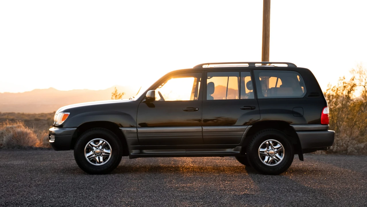 1998 Lexus LX 2nd Gen - Image 23 of 31