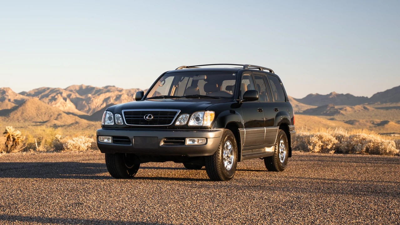 1998 Lexus LX 2nd Gen - Image 10 of 31