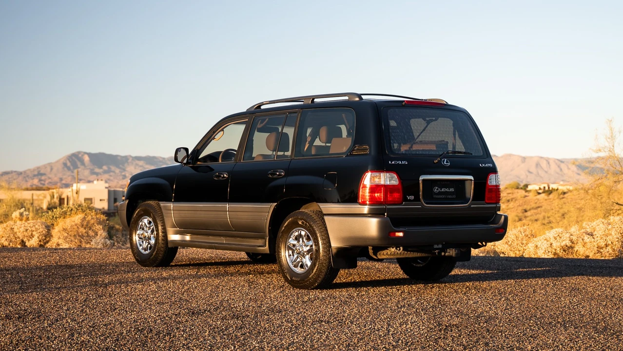 1998 Lexus LX 2nd Gen - Image 25 of 31