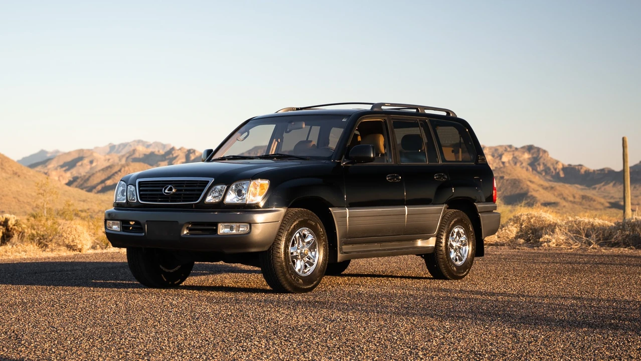 1998 Lexus LX 2nd Gen - Image 12 of 31
