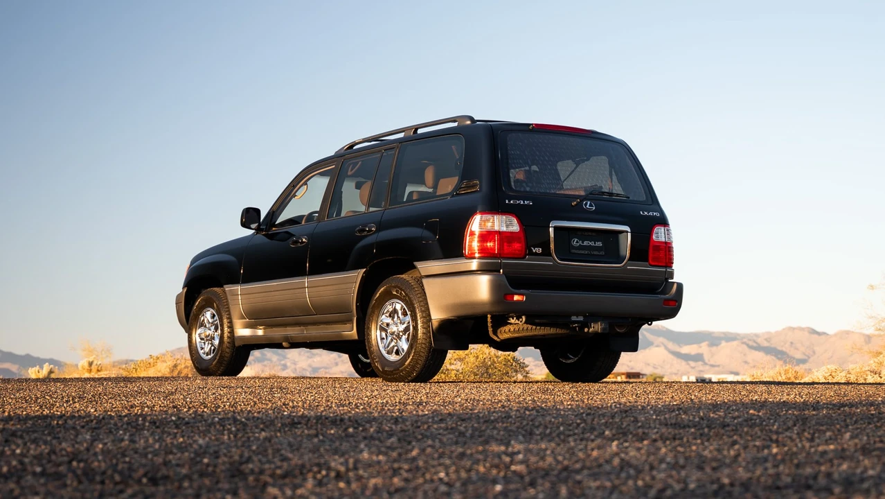 1998 Lexus LX 2nd Gen - Image 26 of 31