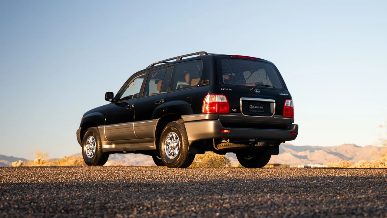 1998 Lexus LX 2nd Gen - Image 27 of 31