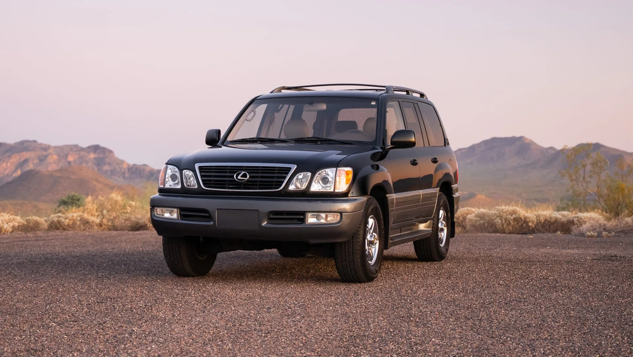 1998 Lexus LX 2nd Gen - Image 3 of 31