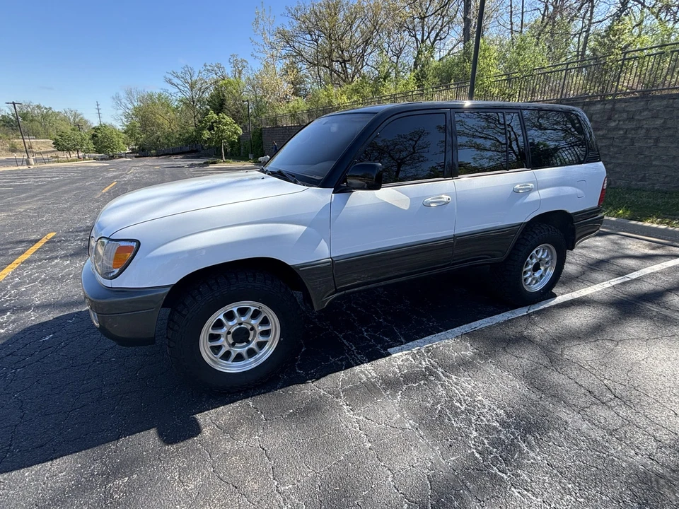 1998 Lexus LX 2nd Gen - Image 3 of 31