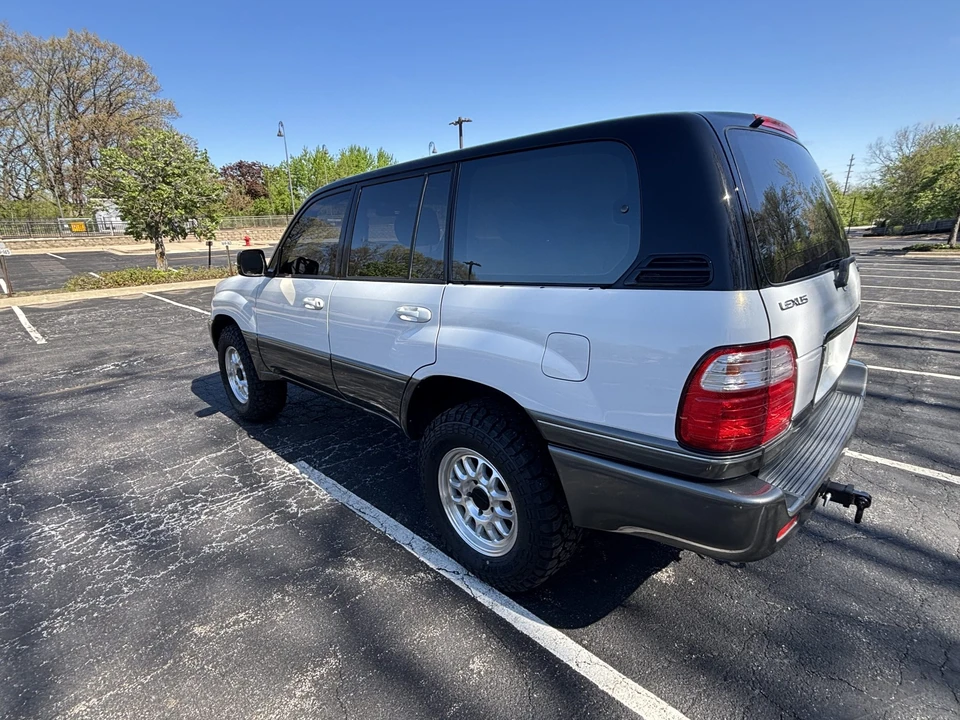 1998 Lexus LX 2nd Gen - Image 5 of 31
